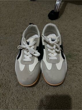 6.5 unworn sneakers! Comment with any questions =)